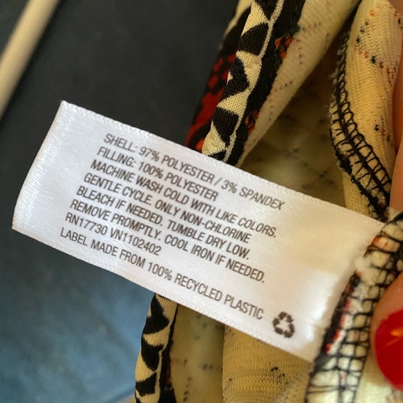 skirt with a fun flair and print! - Picture 4 of 7